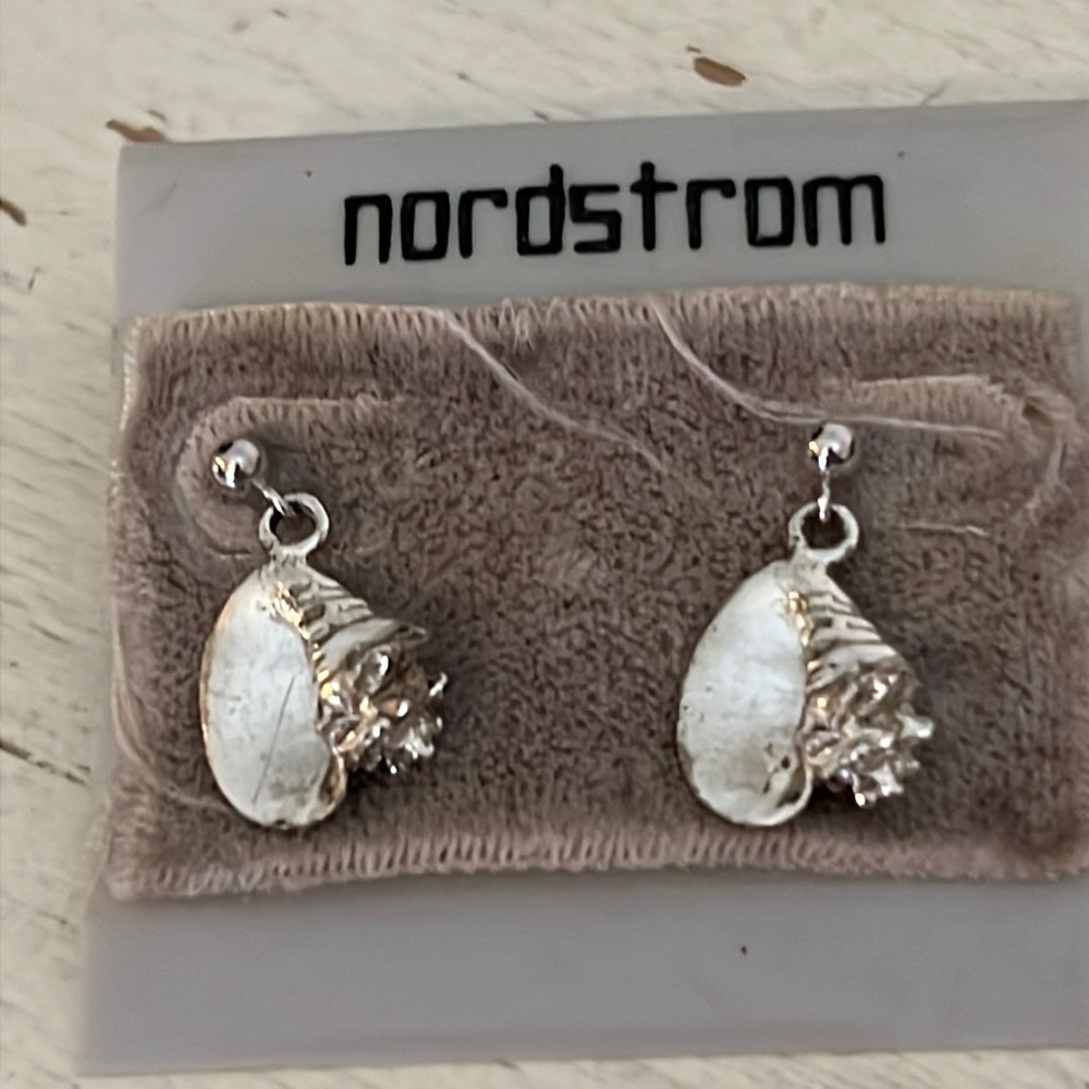 Vintage NWT 925 Nordstrom Sterling Silver conch shell dangle earrings